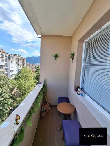 Închiriere - Apartament în Kvartal 72,  Vrața