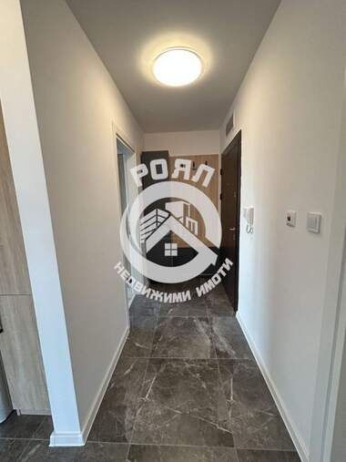 Închiriere - Apartament în Iujen,  Plovdiv