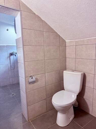 Închiriere - Etaj din casă în Țentăr,  Vrața