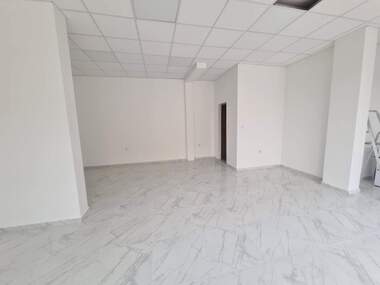 Închiriere - Magazin/Birou/Depozit/Salon de frumusețe/Restaurant/Cabinet de stomatologie în Mladejki hălm,  Haskovo