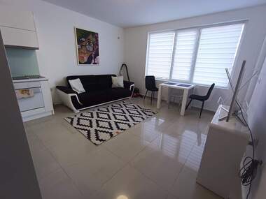 Închiriere - Apartament în Zornița,  Burgas