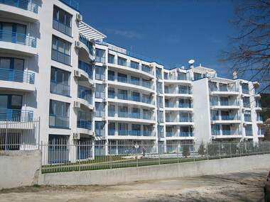 Satış - Apartman olarak Balçik,  Dobriç