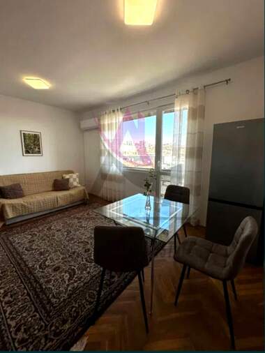 Închiriere - Apartament în Mladost 2,  Varna