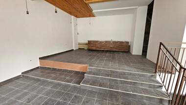 Satış - Yer/Dükkan/Ofis/Depo/Güzellik salonu olarak Vazrajdane,  Razgrad