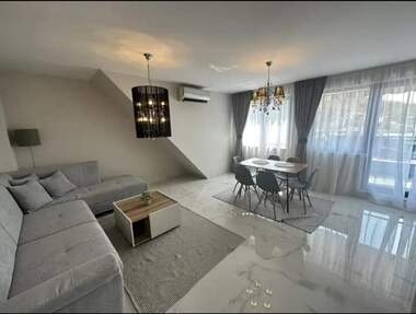Închiriere - Apartament în Mladejki hălm,  Plovdiv