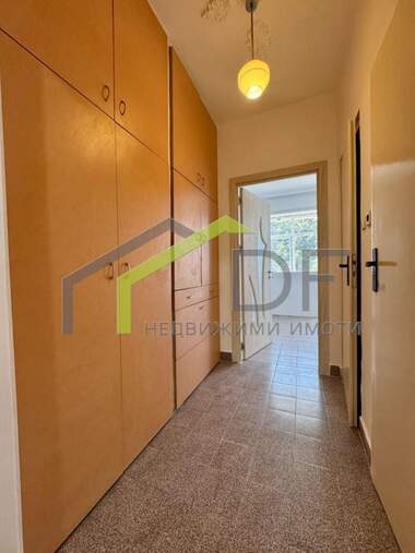 Vânzare - Apartament în Mladost 2,  Varna