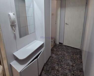 Închiriere - Apartament în Văzrajdane,  Ruse