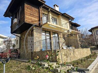 Продажба - Етаж от къща в Кошарица,  Бургас
