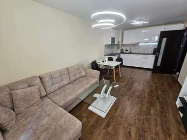 Închiriere - Apartament în Mladejki hălm,  Plovdiv