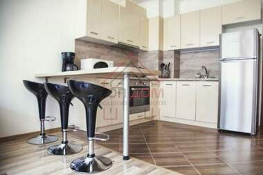 Închiriere - Apartament în Bazar Levski,  Varna