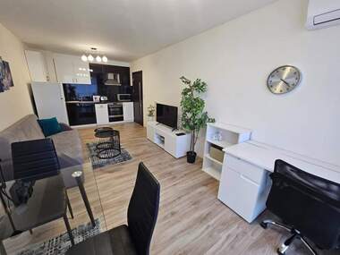 Miete - Wohnung in Mladejki halm,  Plowdiw