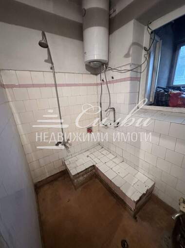 Продажба - Етаж от къща в Дивизионна болница,  Шумен