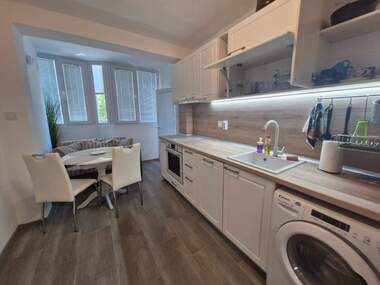 Închiriere - Apartament în Lazur,  Burgas