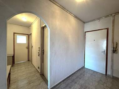 Продажба - Апартамент в Дружба 3,  Русе