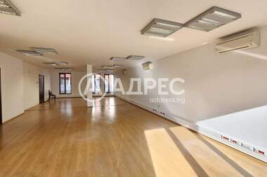 Kira - Ofis olarak Obshtinata,  Varna