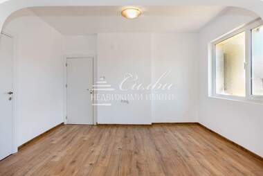 For sale - Floor of a house in Center,  Shumen