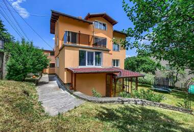 For sale - House in Vladaia,  Sofia
