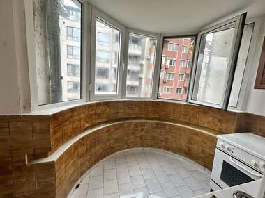Închiriere - Apartament în Văzrajdane,  Burgas