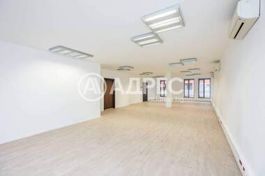 Kira - Ofis olarak Obshtinata,  Varna