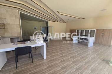 Ενοίκιο - Κατάστημα σε Център,  Пловдив