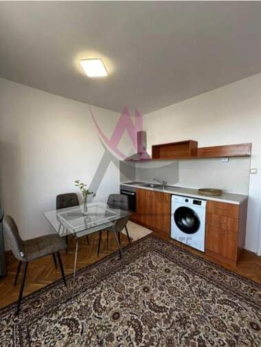 Închiriere - Apartament în Mladost 2,  Varna