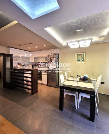 Vânzare - Apartament în Kărșiaka,  Plovdiv