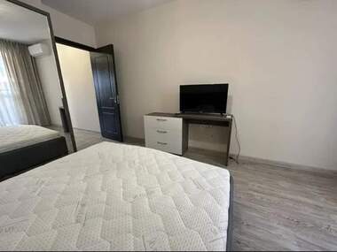 Închiriere - Apartament în Mladejki hălm,  Plovdiv