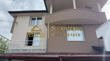 Închiriere - Apartament în Trakiîski,  Haskovo