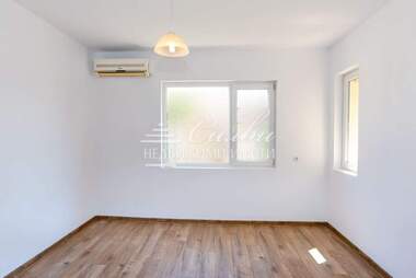 For sale - Floor of a house in Center,  Shumen