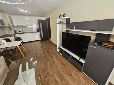 Închiriere - Apartament în Mladejki hălm,  Plovdiv