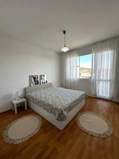 Închiriere - Apartament în Mladost 2,  Varna