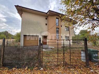 For sale - House in Voluiak,  Sofia