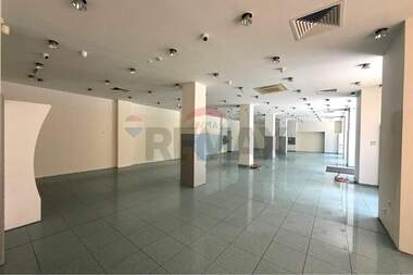 For rent - Store/Beauty saloon/Venue/Dental office in Center,  Shumen