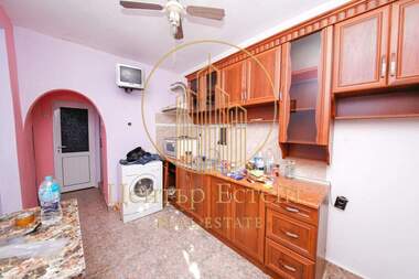 Продажба - Етаж от къща в Сторгозия,  Плевен