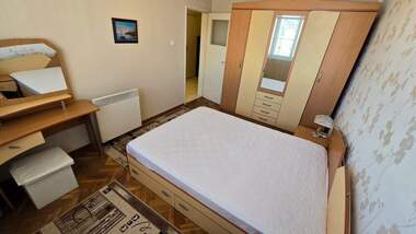 Închiriere - Apartament în Văzrajdane,  Burgas