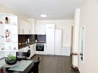 Închiriere - Apartament în Levski,  Varna
