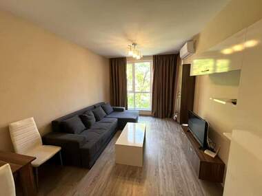 Închiriere - Apartament în Mladejki hălm,  Plovdiv