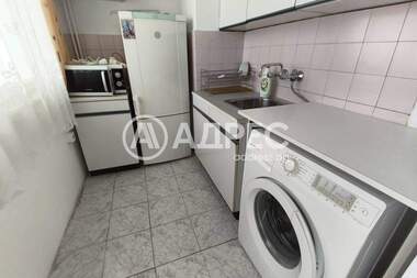 Închiriere - Apartament în Văzrajdane 1,  Varna