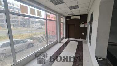 Închiriere - Magazin/Birou/Depozit/Salon de frumusețe în Wider Center,  Ruse