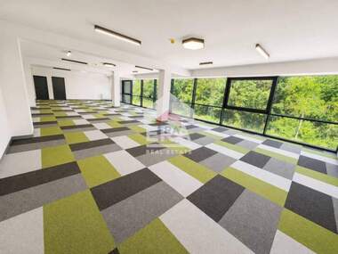 For sale - Office in Promishlena zona - Iug,  Veliko Tarnovo