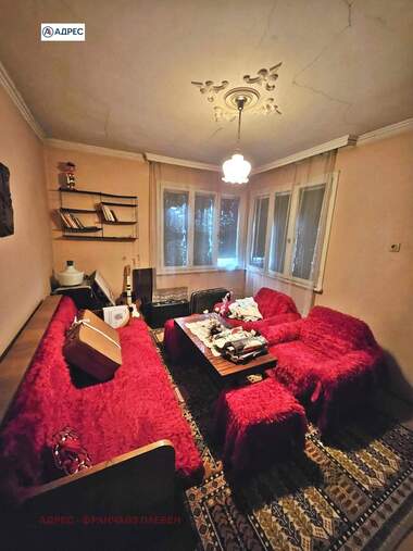 For sale - Floor of a house in Storgozia,  Pleven