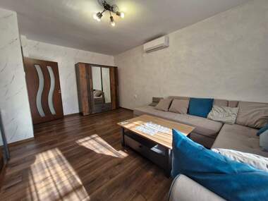 Închiriere - Apartament în Văzrajdane,  Burgas