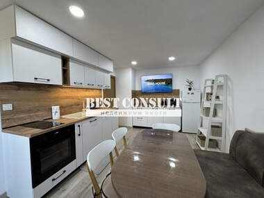 Închiriere - Apartament în Zdraveț Iztok,  Ruse