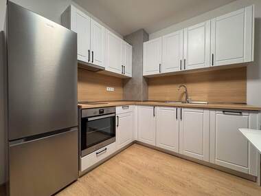 Închiriere - Apartament în Slaveîkov,  Burgas