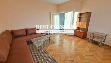 Închiriere - Apartament în Center,  Ruse