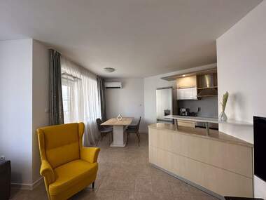 Închiriere - Apartament în Lazur,  Burgas