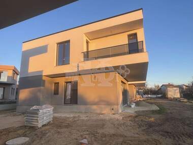 For sale - House in Borovec - Iug,  Varna