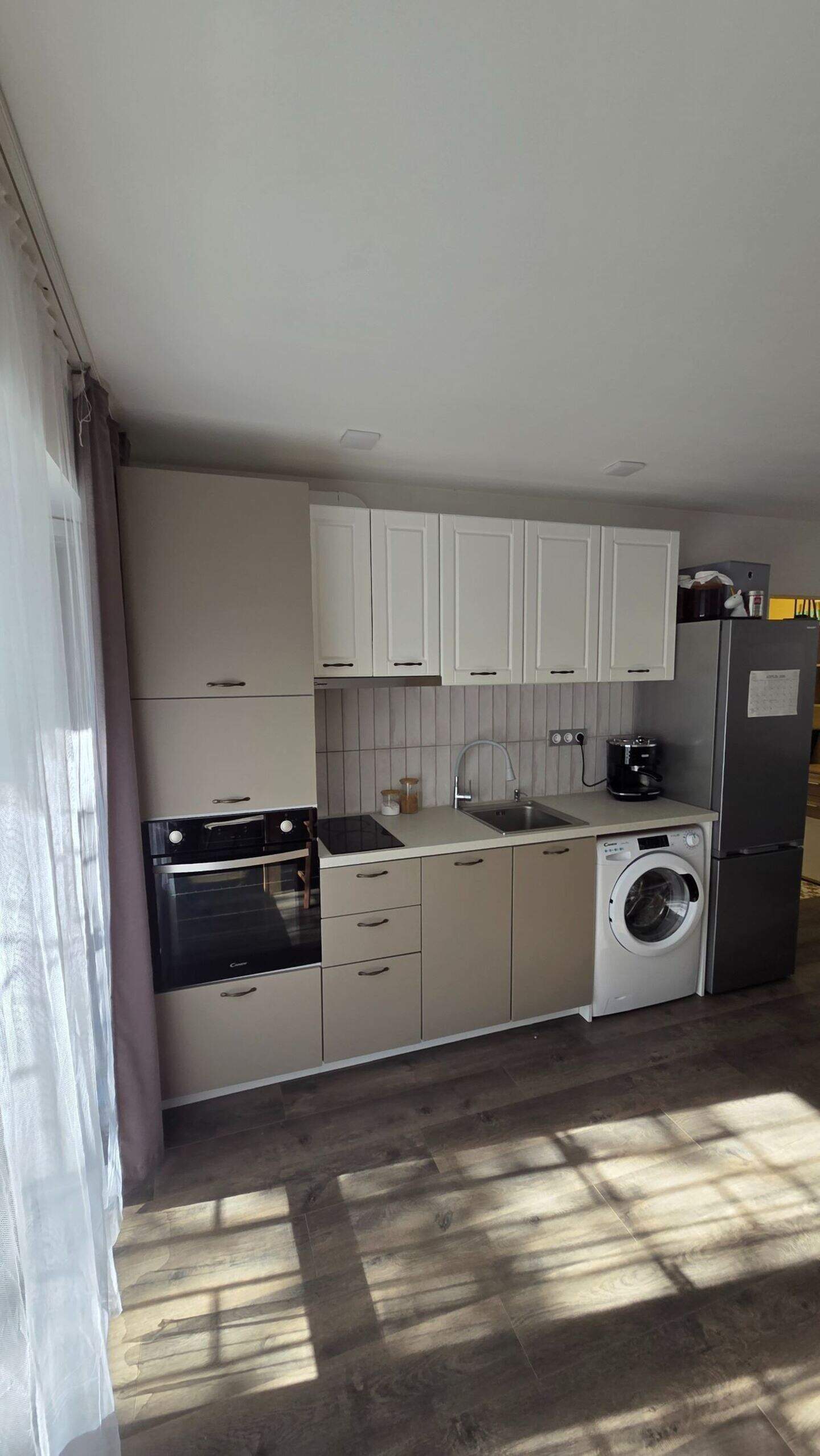 Cu trei camere Apartament în Hristo Botev, Dobrice – fotografia 4
