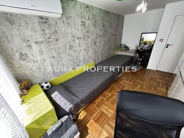 For sale - Apartment in Osvobojdenie,  Razgrad