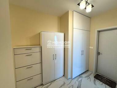 Închiriere - Apartament în Hristo Smirnenski,  Plovdiv